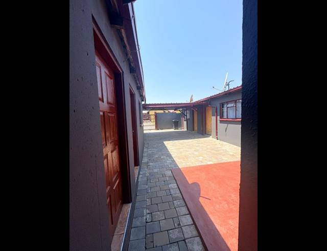 9 BEDROOM HOUSE FOR SALE IN BIRCH ACRES